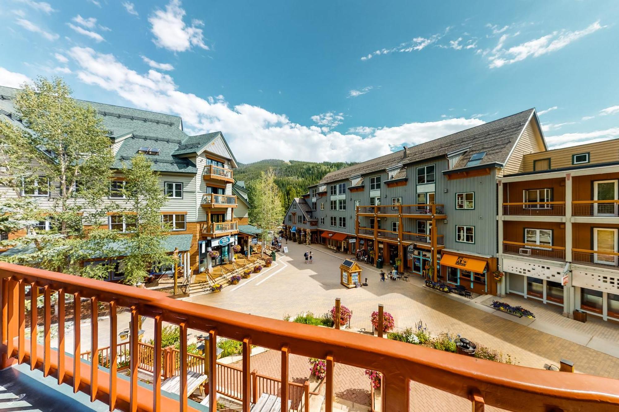 Condominiums In Кийстоун Екстериор снимка
